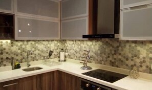 Mikrowelle, Ofen, Geschirrspüler