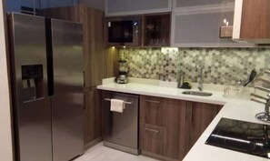 Mikrowelle, Ofen, Geschirrspüler