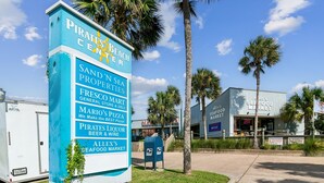 House (3 Bedrooms) | Property amenity - Pirates' View of the Sea by Ryson Vacation Rentals (Galveston)