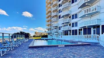 Condo (2 Bedrooms) | Property amenity