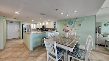 Condo (2 Bedrooms) | Property amenity