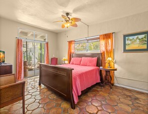 Rumah, Beberapa Tempat Tidur, akses ke kolam renang, pemandangan kolam renang | 3 kamar tidur dan didekorasi berbeda-beda