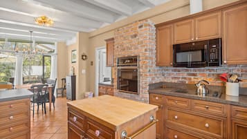 House, Multiple Beds, Pool Access, Pool View | Private kitchen | Fridge, microwave, oven, stovetop