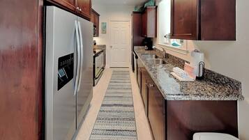 Condo (1 Bedroom) | Property amenity