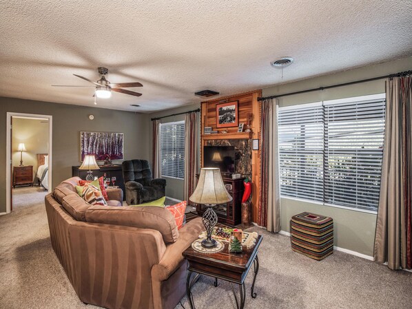 Studio (2 Bedrooms) | Property amenity - Groovy View by Ruidoso Vacation Rentals (Ruidoso)