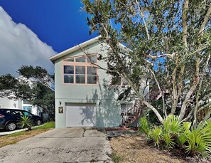 Exterior - Seascape Beachhouse by Distinctive Beach Rentals (St. Augustine)