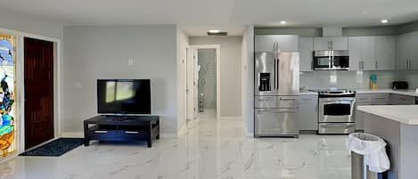 House, Multiple Beds, Lanai | Living area