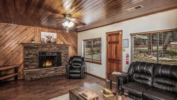 منزل (4 Bedrooms) | واجهة المنشأة