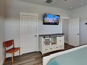 House (3 Bedrooms) | Property amenity - Mambo's Grill by Miss Kitty’s (Rockport)