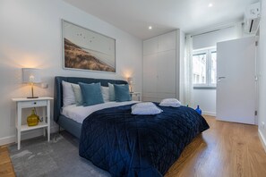 2 bedrooms, iron/ironing board, internet, bed sheets