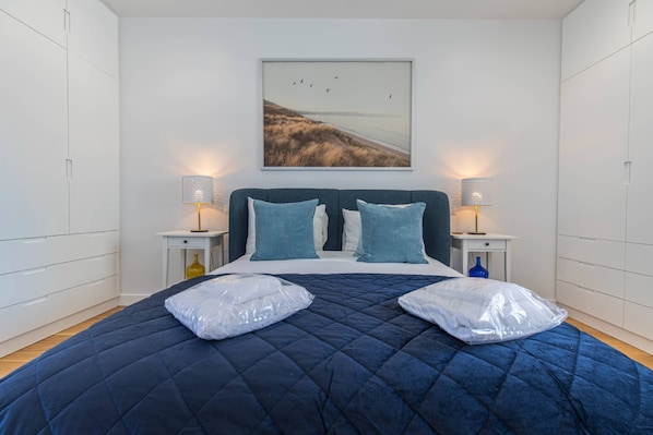 2 bedrooms, iron/ironing board, Internet, bed sheets