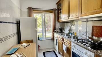 KylskÄp, mikrovÄgsugn, ugn och spishÀll