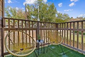 Property grounds - Charming Loft in the Heart of Fort Worth - Steps to Starbucks, Shopping & More! (Fort Worth)