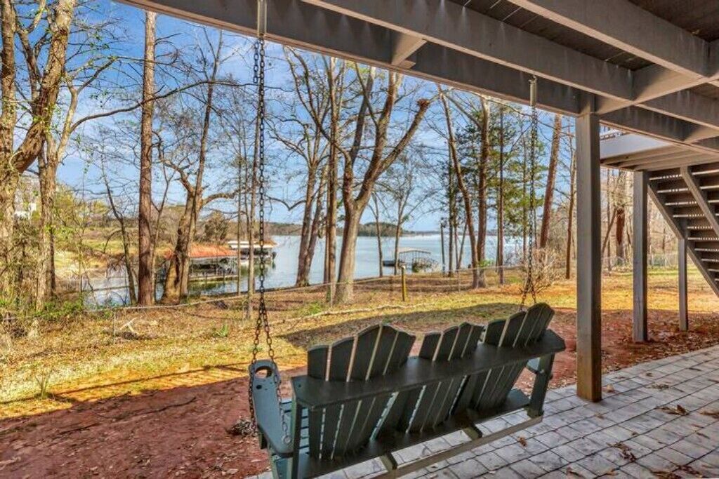 Tiger Pause on Lake Hartwell & Covered Slip Dock