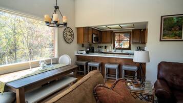 Smart TV, fireplace, computer monitors, printers