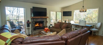 Treehouse serenity, access to RB Resort amenities, Dog friendly.