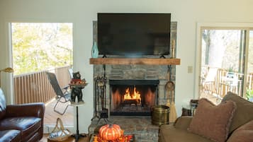 Smart TV, fireplace, computer monitors, printers