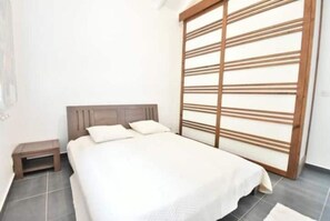 3 sovrum, skrivbord, strykjärn/strykbräda och gratis wi-fi