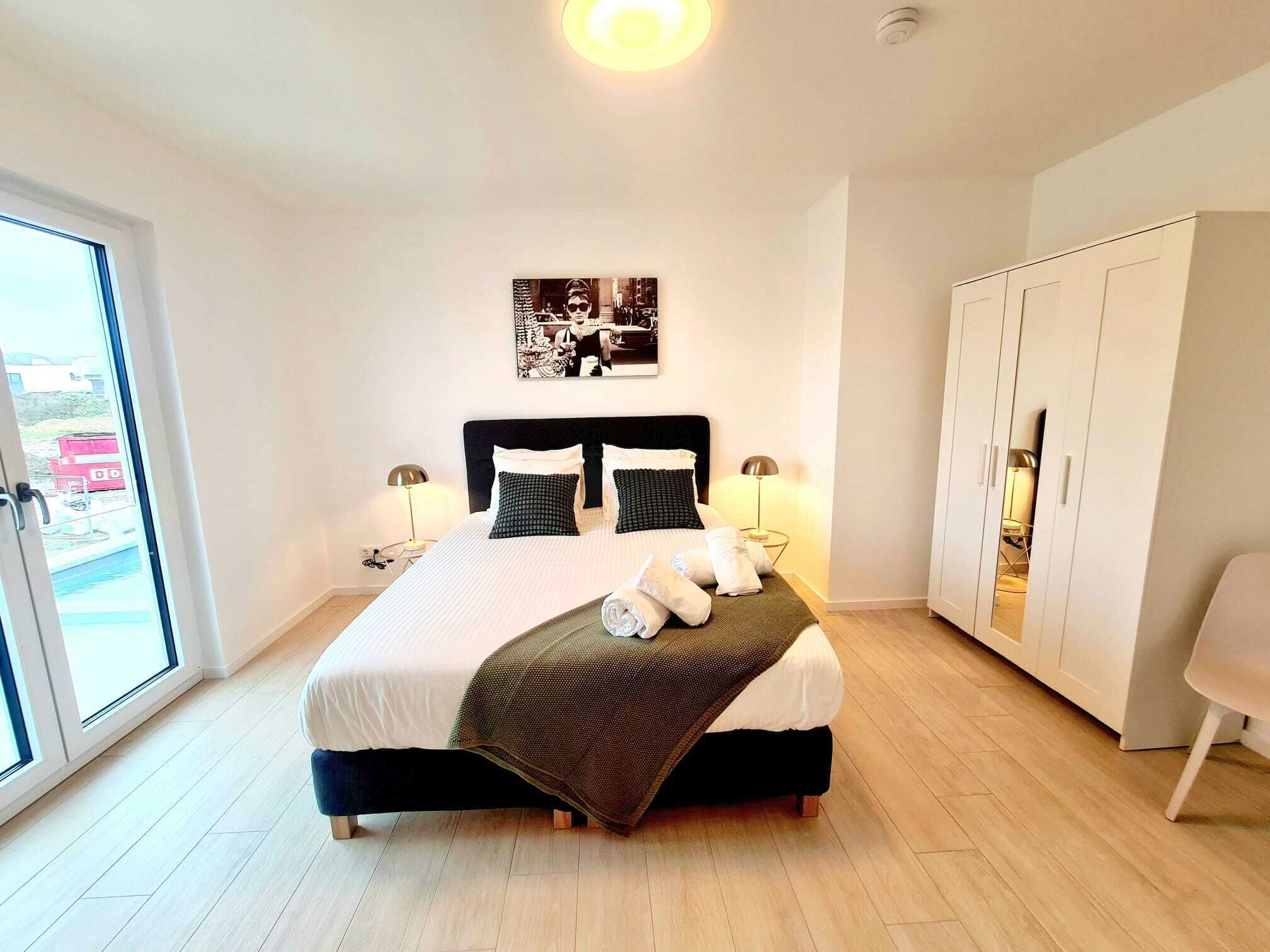 5 bedrooms, iron/ironing board, free WiFi