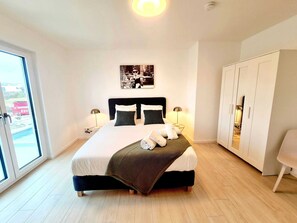 5 bedrooms, iron/ironing board, free WiFi