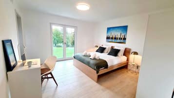 5 bedrooms, iron/ironing board, free WiFi
