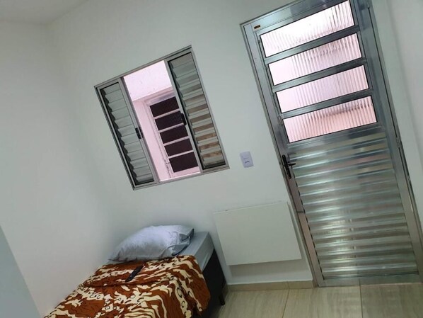 8 bedrooms, iron/ironing board, WiFi, bed sheets - O Albergue Hostel (Jardim Rizzo São Paulo)