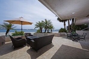 Outdoor dining - Bay Front Luxury...A MUST SEE!! (San Diego)