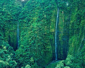 1 bedroom, bed sheets - Embark on a journey through Maui with Aloha Glamp (Paia)