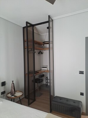 1 soverom, skrivebord, strykejern/-brett og wi-fi (inkludert)