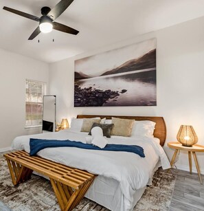 4 bedrooms, free WiFi, bed sheets - Experience Arlington:4BR Comfort & Class- Minutes to Cowboys, Rangers, 6 Flags!
(Arlington)