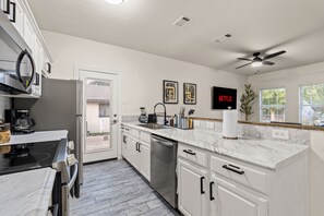 Microwave, oven, stovetop, dishwasher - Experience Arlington:4BR Comfort & Class- Minutes to Cowboys, Rangers, 6 Flags!
(Arlington)