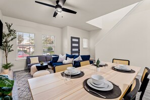 Dining - Experience Arlington:4BR Comfort & Class- Minutes to Cowboys, Rangers, 6 Flags!
(Arlington)