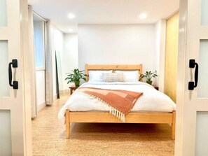 5 Schlafzimmer, Schreibtisch, Reisekinderbett, WLAN