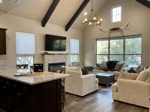 Smart-tv en een open haard