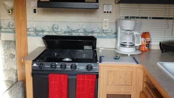 Cookware/dishes/utensils
