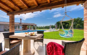 Outdoor dining - Amazing home in Umag with sauna (Umag)
