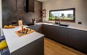 Fridge, dishwasher, coffee/tea maker - Awesome home in Rovinj (Rovinj)