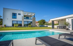 A heated pool - Awesome home in Rovinj (Rovinj)