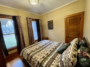 3 bedrooms, desk, travel crib, free WiFi