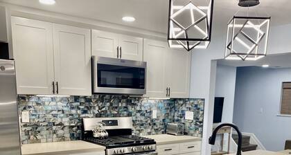 Modern Lake Home in Private setting with Lake Access and Hot Tub