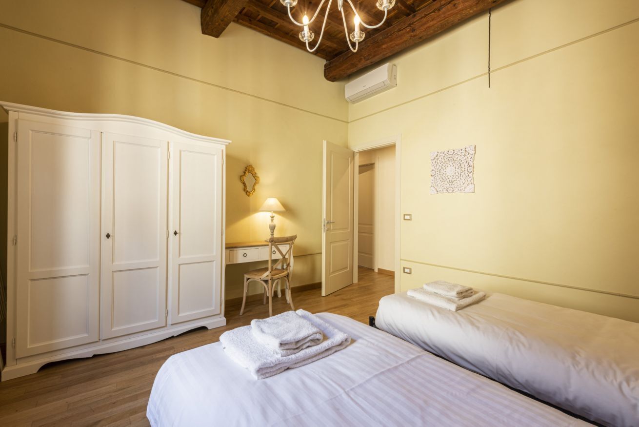 2 bedrooms, desk, iron/ironing board, WiFi