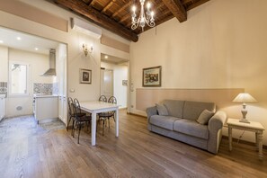 TV - Botticelli apartment in Florence by Mmega (Firenze)