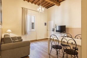 TV - Botticelli apartment in Florence by Mmega (Firenze)