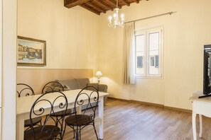 Dining - Botticelli apartment in Florence by Mmega (Firenze)