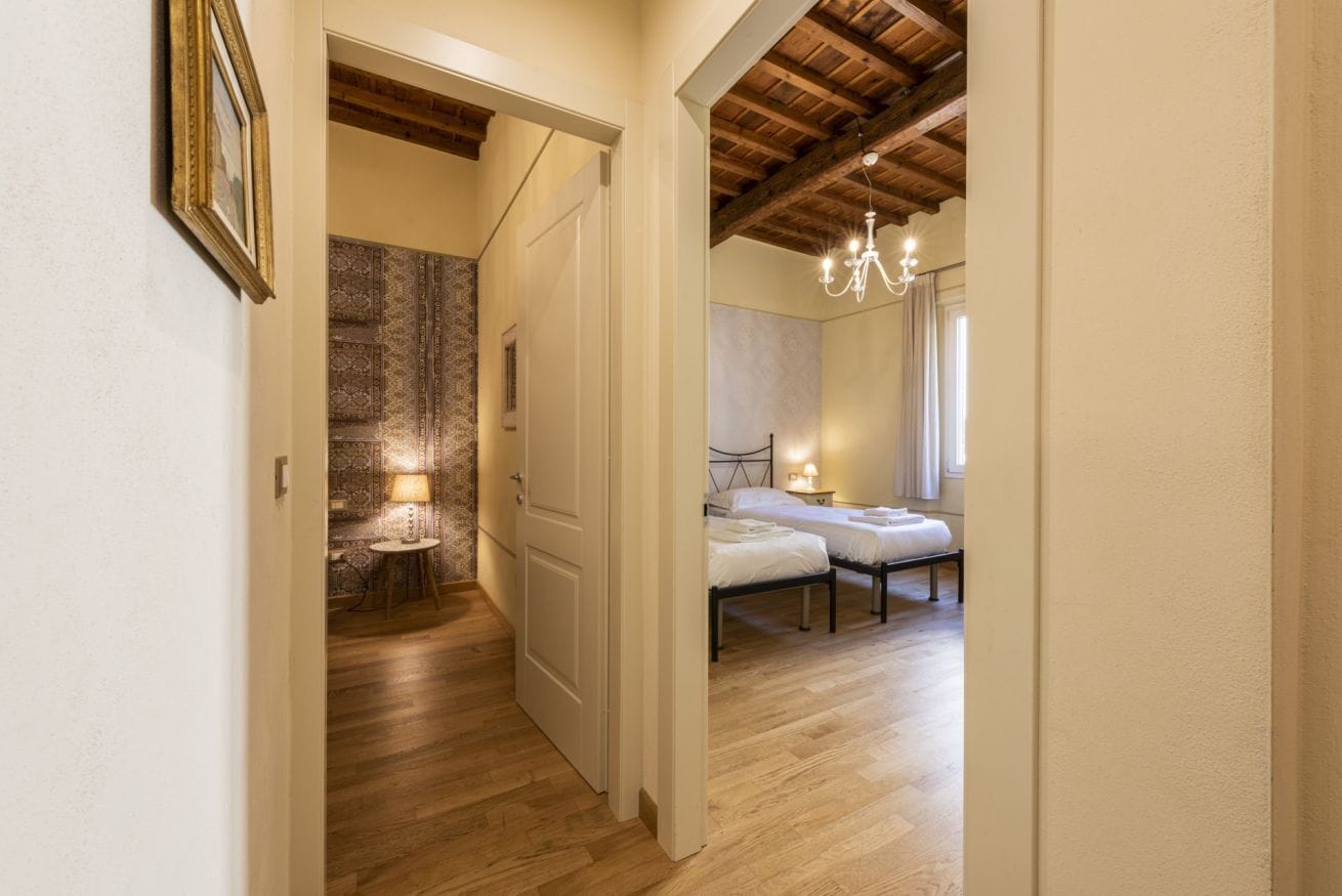 2 bedrooms, desk, iron/ironing board, WiFi