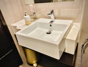Bathroom - Perfect staycation studio (Dubai)