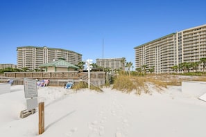 Exterior - Remodeled Beachfront😎😎 Silver Shells 🦀🦀Incredible 12th Fl View🐠🐠Amenities Galore (Destin)