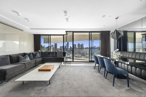The ultimate luxury apt w panoramic harbour bridge views 