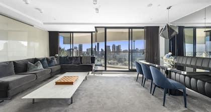 The ultimate luxury apt w panoramic harbour bridge views