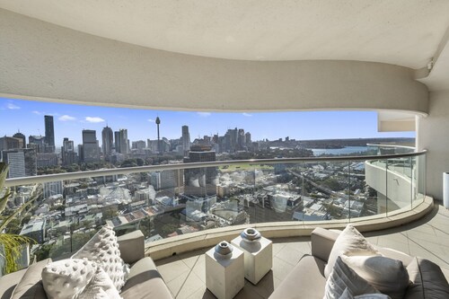 The ultimate luxury apt w panoramic harbour bridge views 